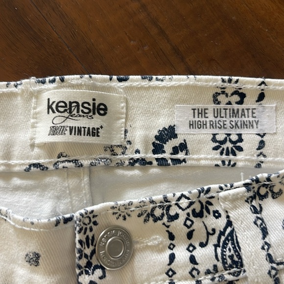 New Kensie Jeans The Ultimate High Rise Skinny Jean Bandana White Combo - Picture 8 of 12